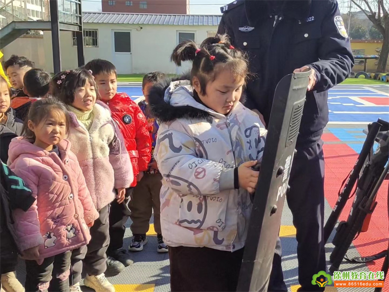 童心向警 感恩守护——新沂市双塘镇中心幼儿园中国人民警察节实践活动