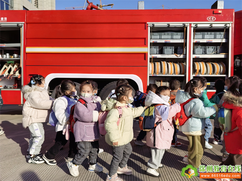 消防“零”距离 致敬“火焰蓝”——苏外幼儿园走进消防大队社会实践活动