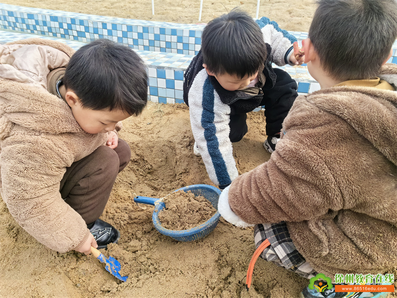 走，“趣”玩沙——单集镇黄集幼儿园小一班沙子探索记
